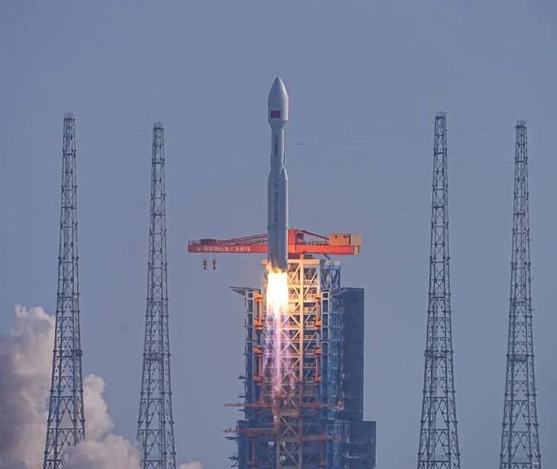 大方重机助力长八甲遥五火箭发射圆 满成功